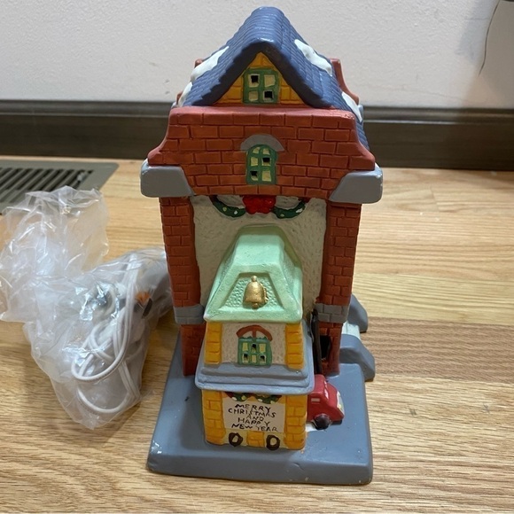 Vintage Christmas Village Lighted Fire House Station Hand Painted Ceramic - Picture 8 of 9
